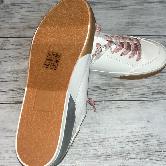 Dolce Vita Sneakers Size 6.5M NWOT - Picture 4 of 5